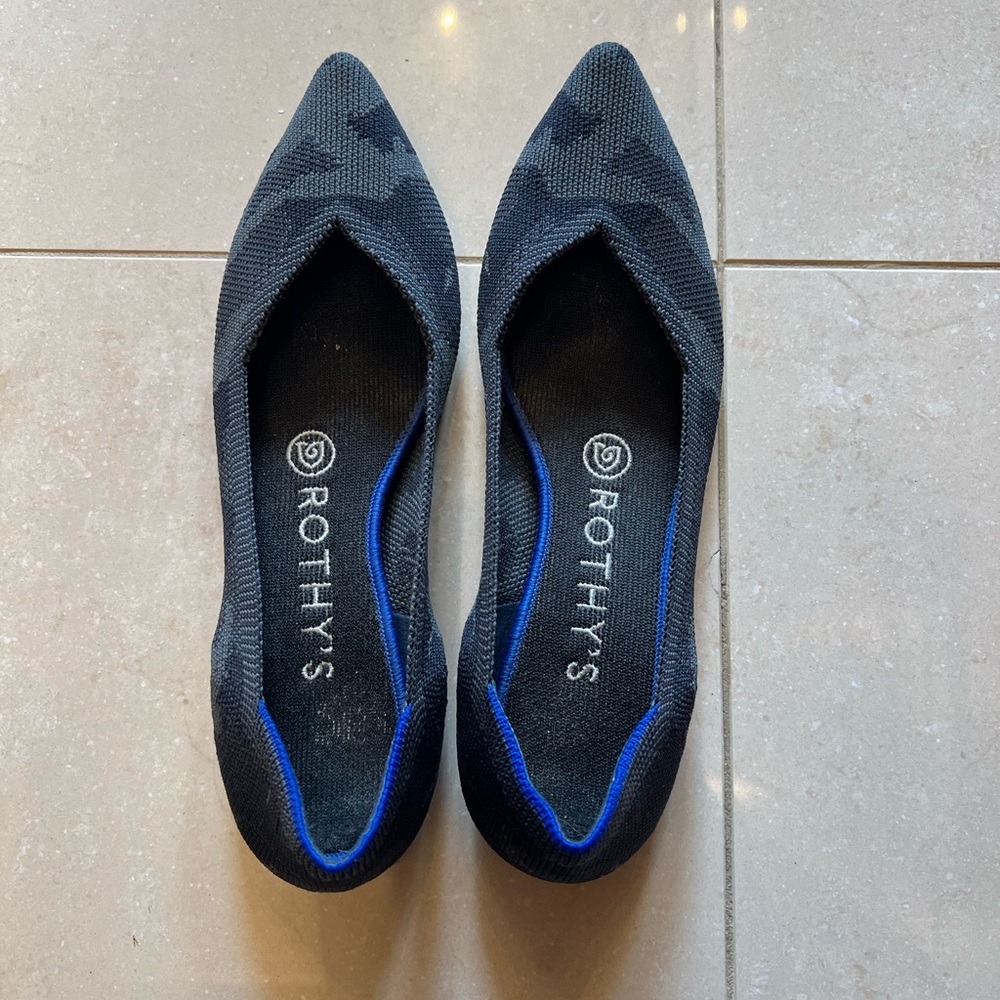 Rothy’s The Point Black & Gray Camo with Blue Trim Size 7